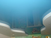 Детская комната с голубым натяжным потолком