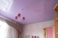 Фиолетовый натяжной потолок в детской комнате