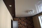 Коричневый натяжной потолок для кабинета