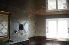 Коричневый натяжной потолок в кабинете