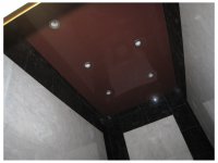Коричневый натяжной потолок в ванной