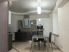 Кухня с белым натяжным потолком