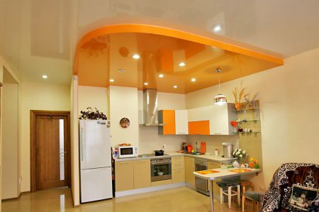Оранжевый потолок в студии